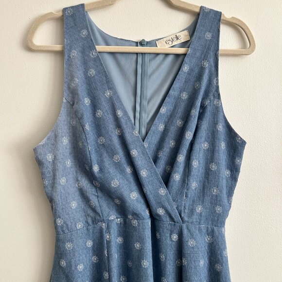 ESTELLE Fit and Flare V-Neck Dress - Size Medium - Picture 5 of 7